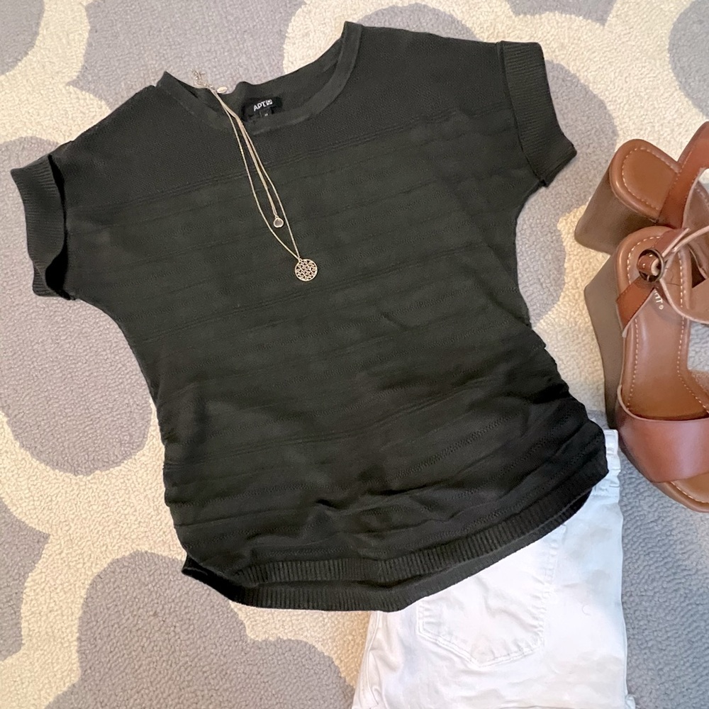 Apt 9 Olive Green Stretchy Sweater Top. Medium.